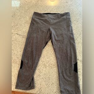 Lululemon size 12 cropped leggings- grey- no piling